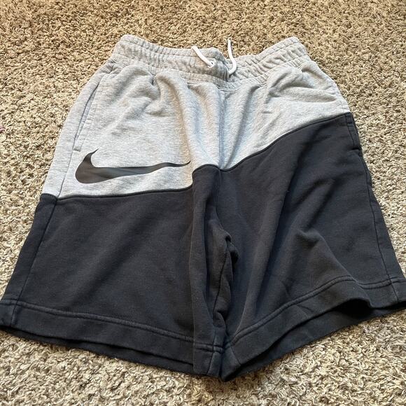 Nike Shorts Mens S Gray Sweat Fleece Back Pocket Performance Active Swoosh - Picture 1 of 6